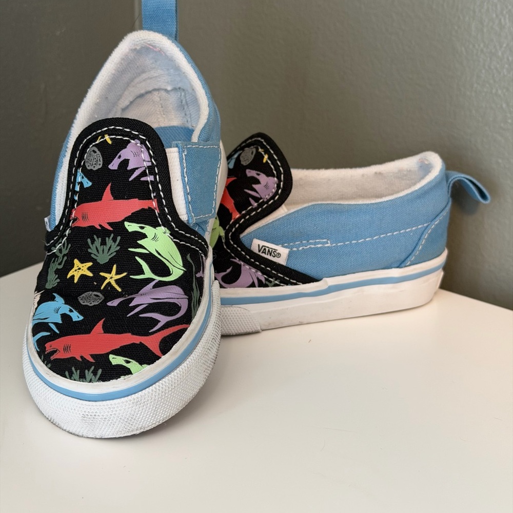 Vans Kids Slip-On Sneakers - Blue and Multicolor Shark Print